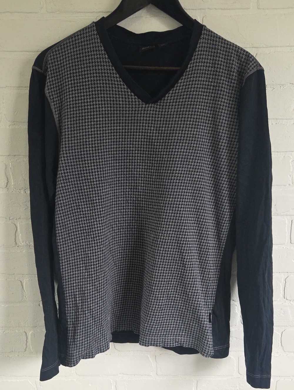 Hugo Boss Men's V-Neck Long Sleeve Shirt in Black and Gray Houndstooth